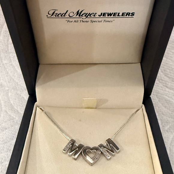 Sterling Silver 'MOM' Necklace 18” with CZ stones with original box - Picture 4 of 8